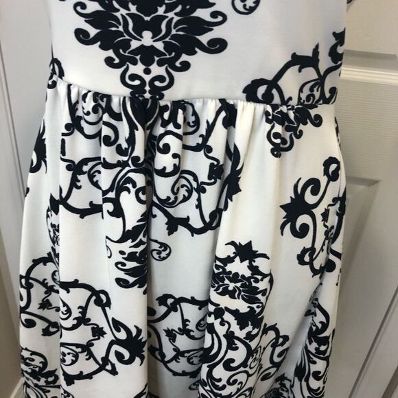 B. Darlin black and white sheer back cap sleeve dress - Picture 7 of 14